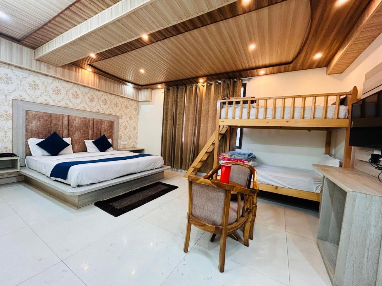 שימלה Yog Maya Regency B&B מראה חיצוני תמונה