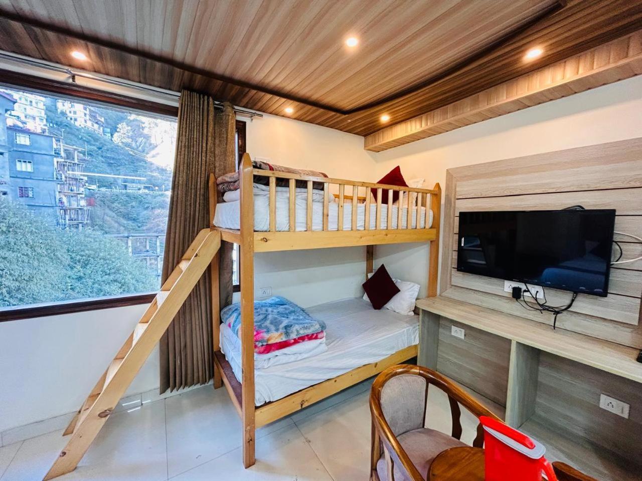 שימלה Yog Maya Regency B&B מראה חיצוני תמונה