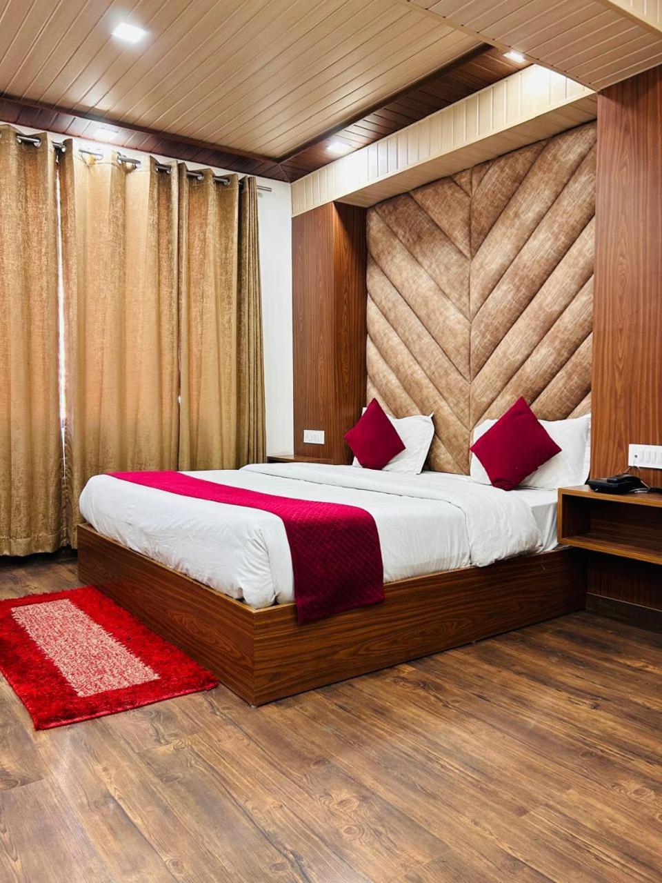 שימלה Yog Maya Regency B&B מראה חיצוני תמונה