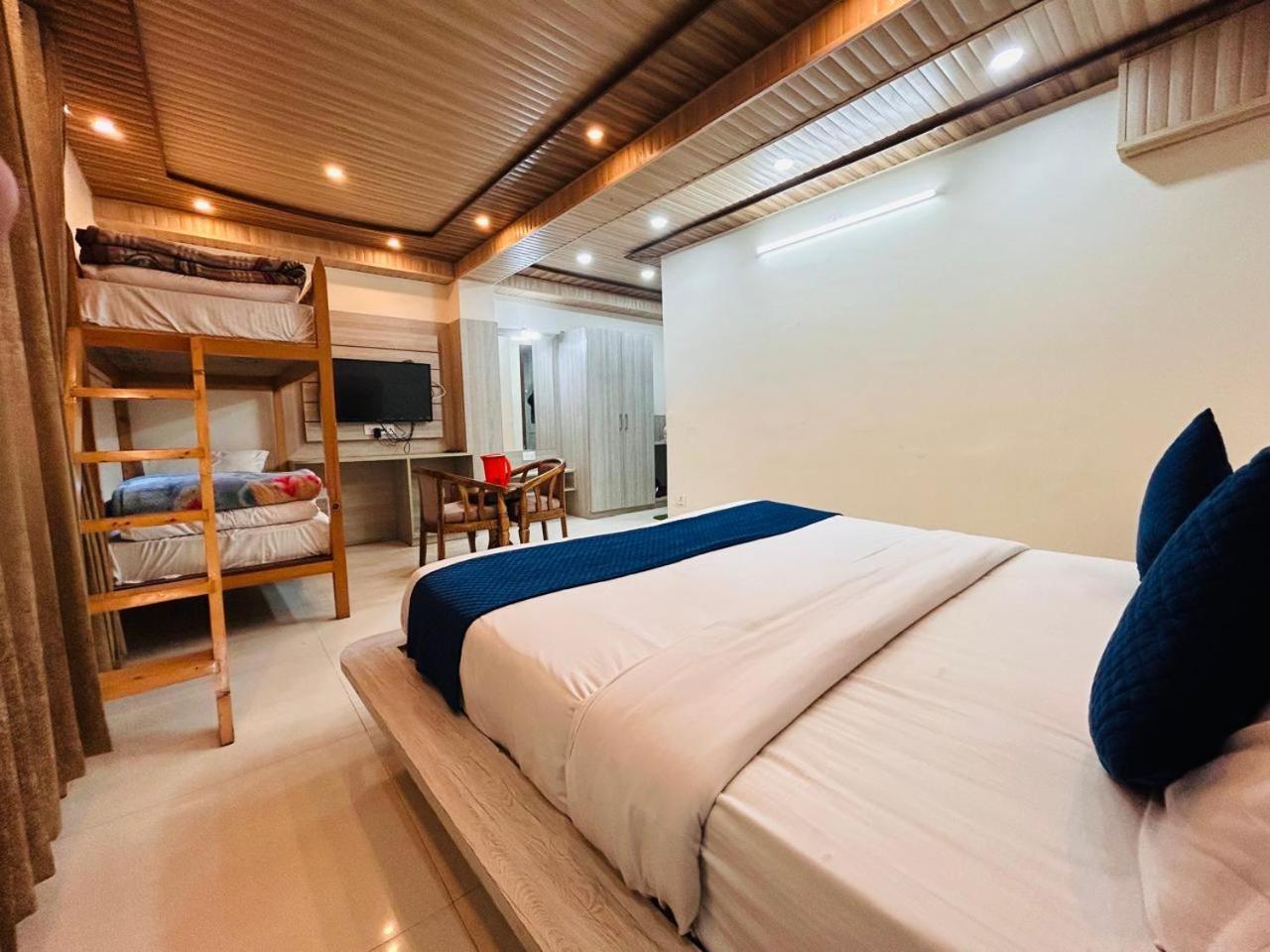 שימלה Yog Maya Regency B&B מראה חיצוני תמונה