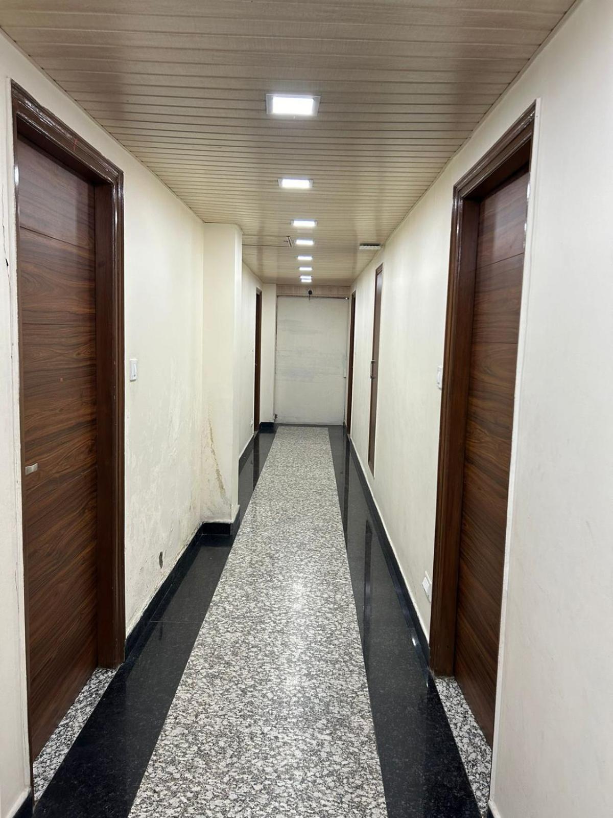 שימלה Yog Maya Regency B&B מראה חיצוני תמונה