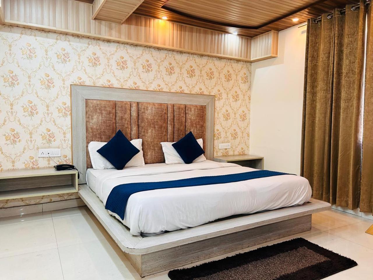 שימלה Yog Maya Regency B&B מראה חיצוני תמונה