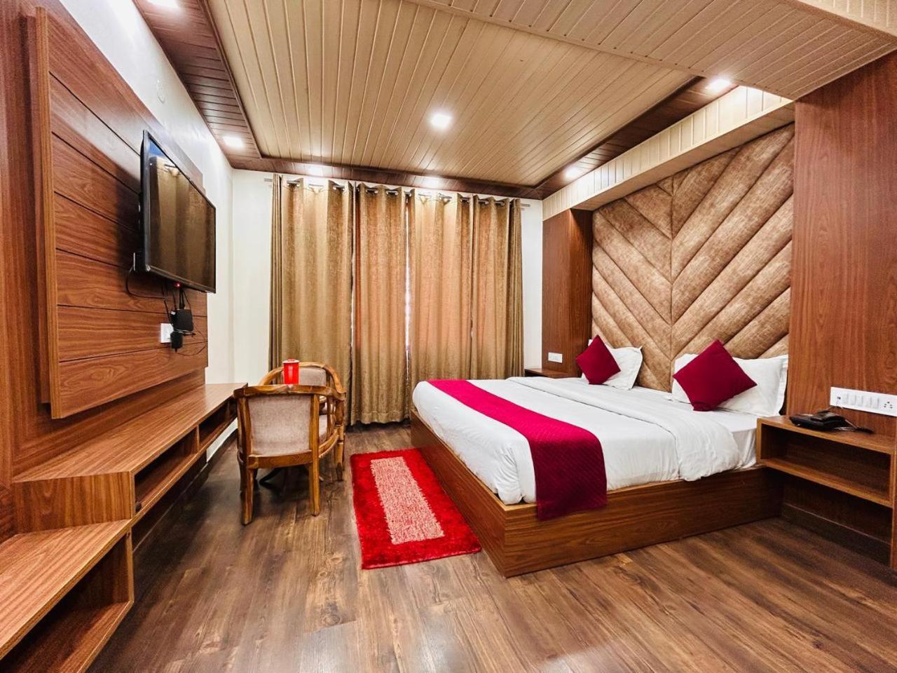 שימלה Yog Maya Regency B&B מראה חיצוני תמונה