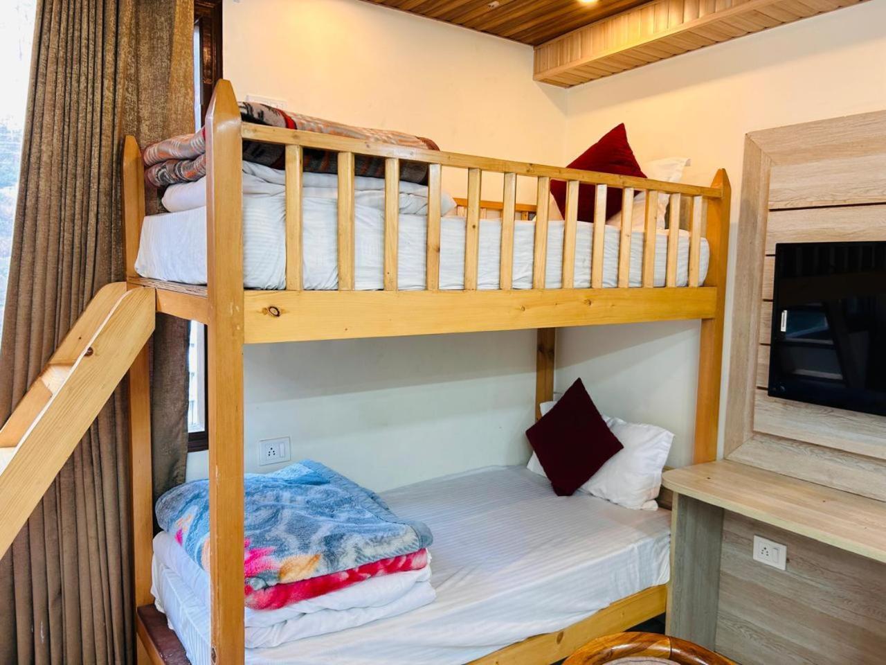 שימלה Yog Maya Regency B&B מראה חיצוני תמונה