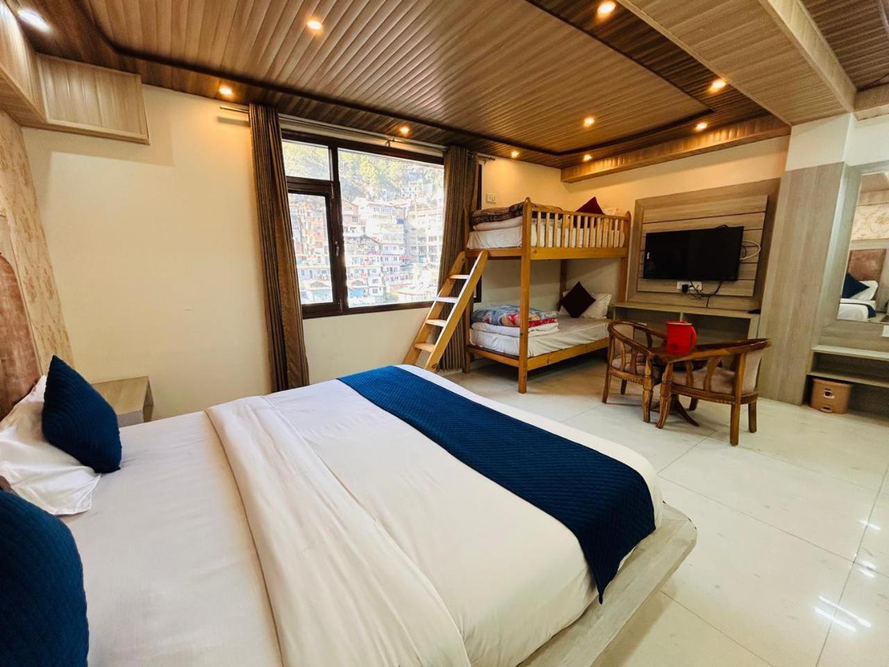 שימלה Yog Maya Regency B&B מראה חיצוני תמונה